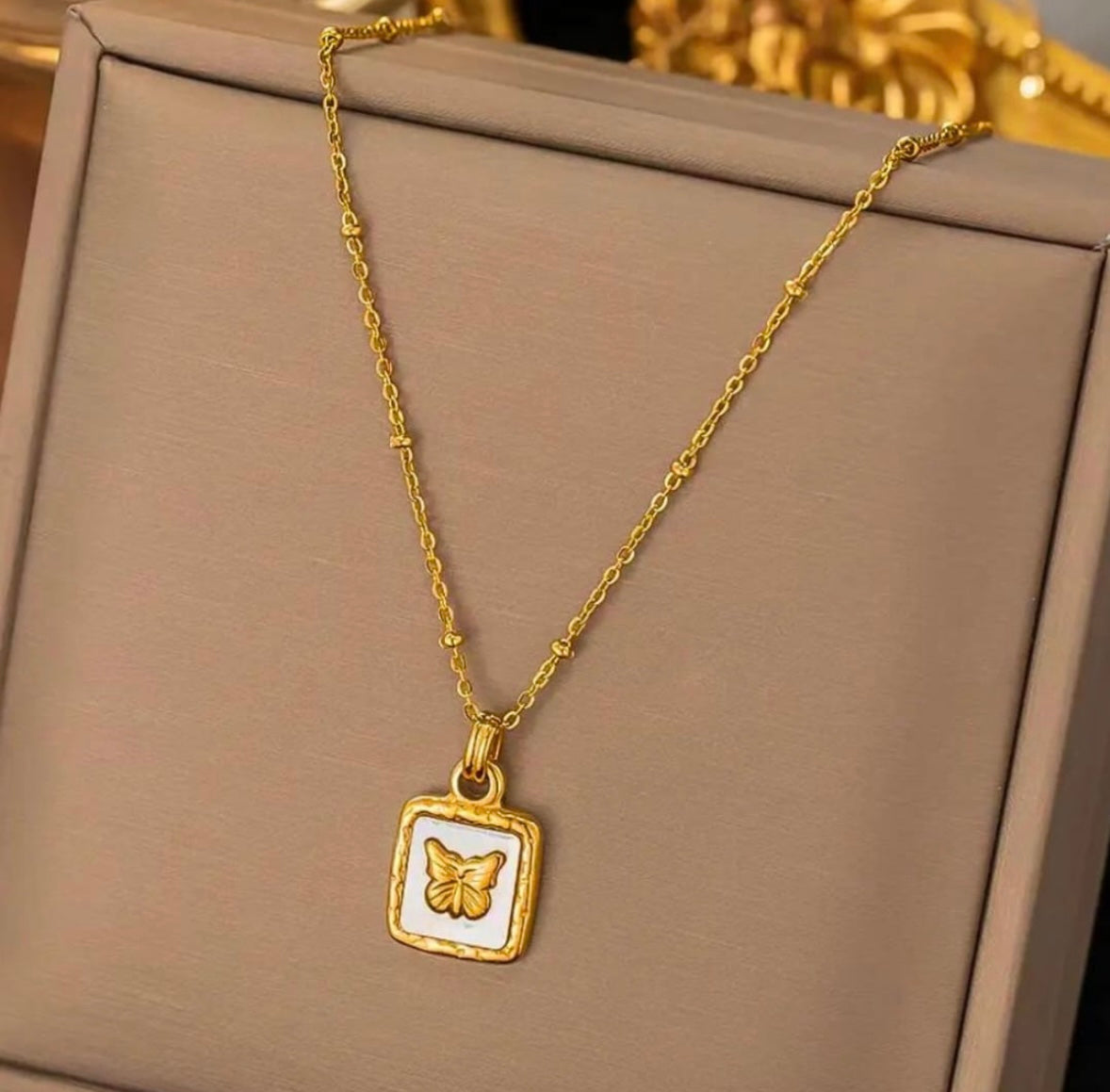 Papillon Frame Necklace