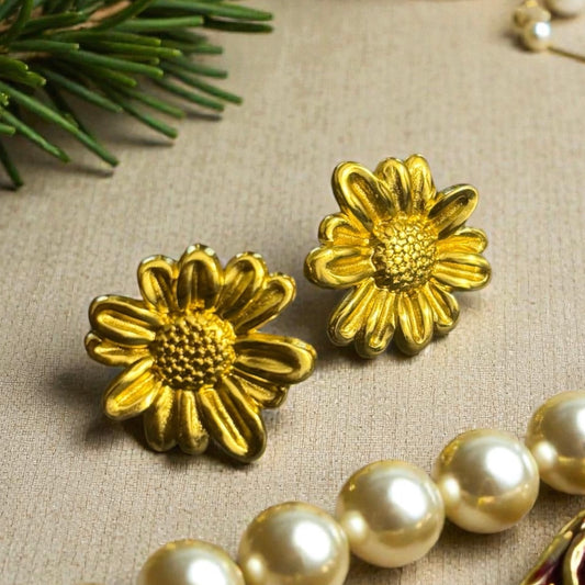 Meadow Daisy Studs